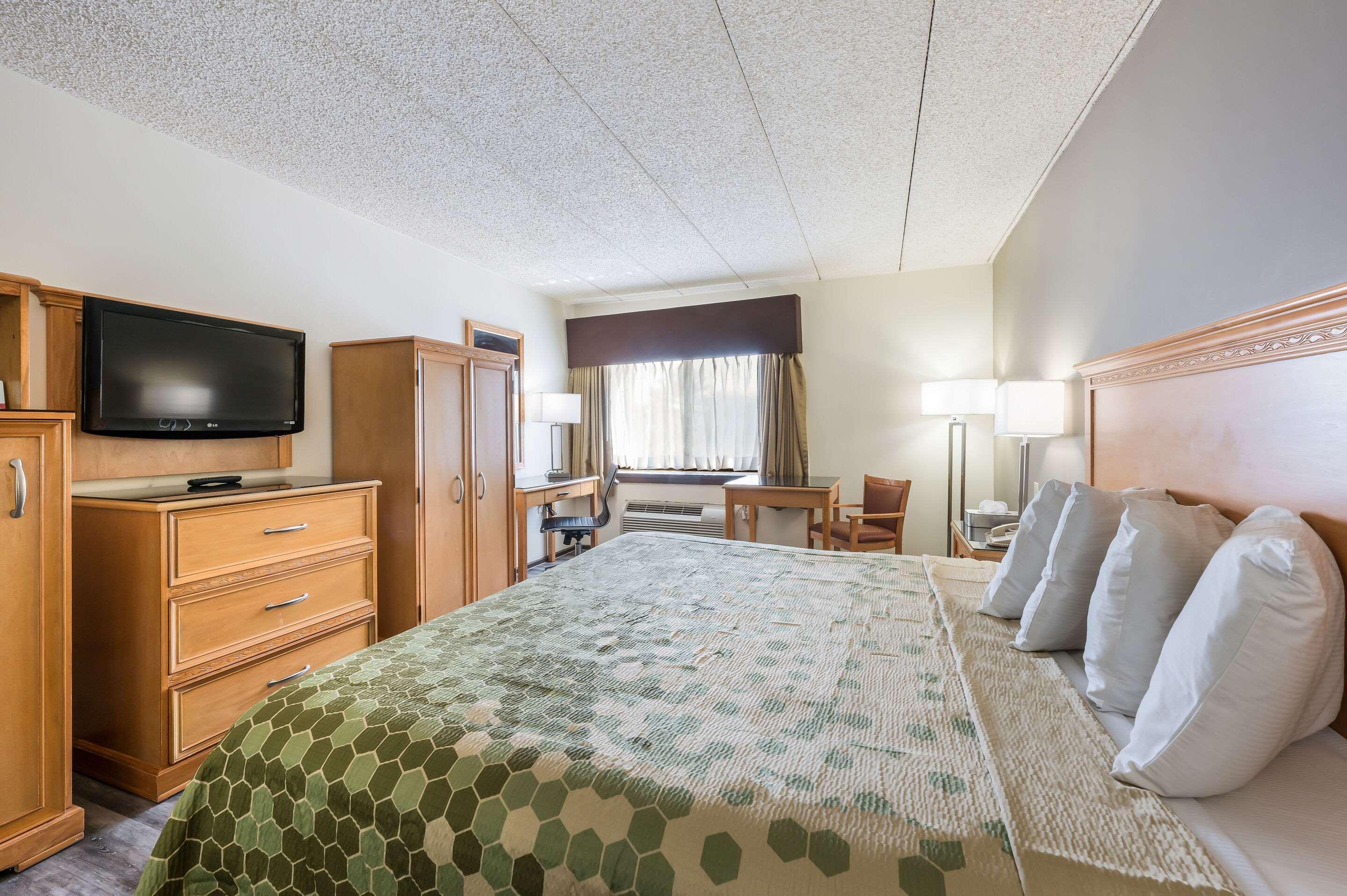Econo Lodge Квакертаун Экстерьер фото