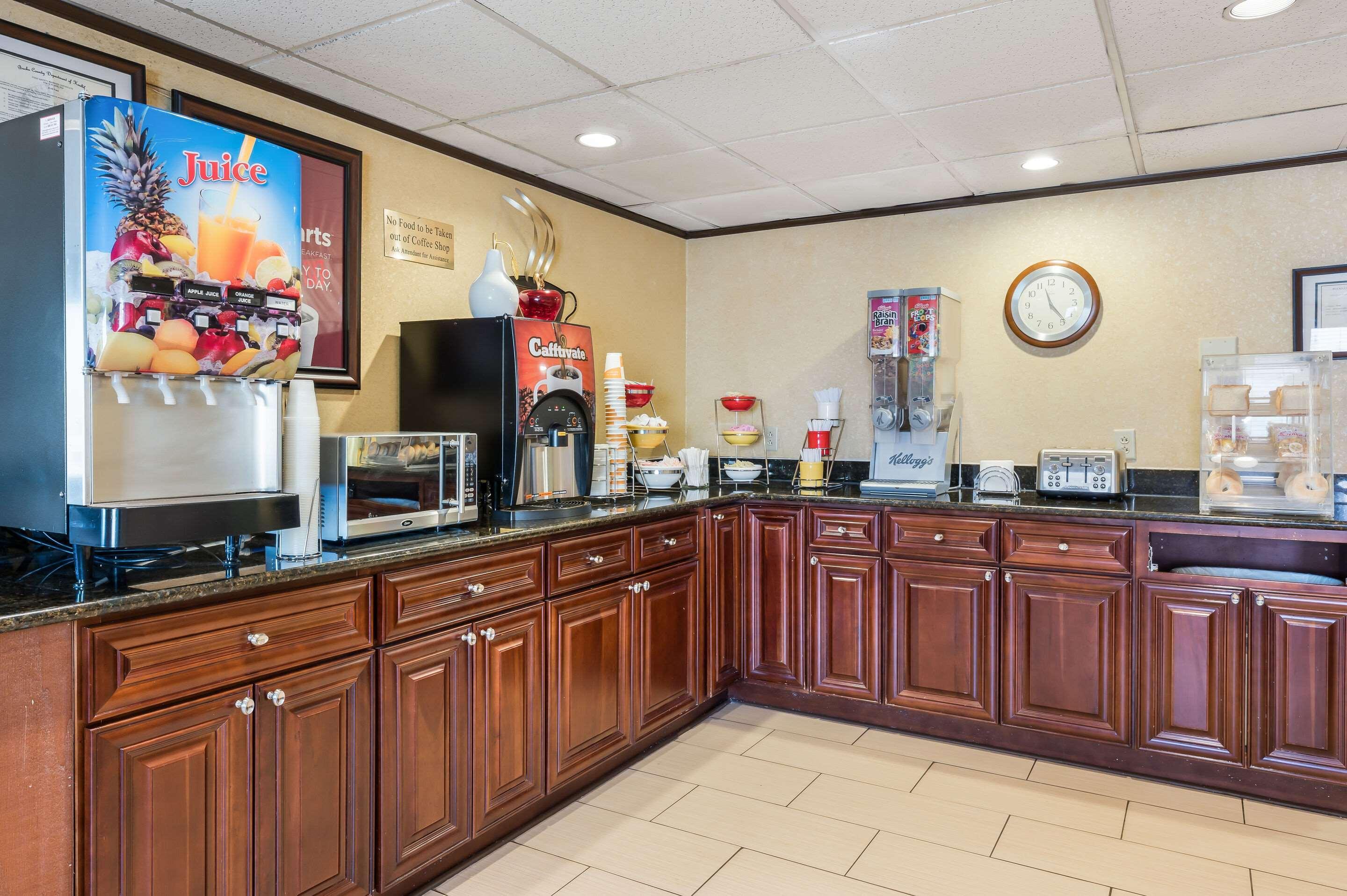 Econo Lodge Квакертаун Экстерьер фото